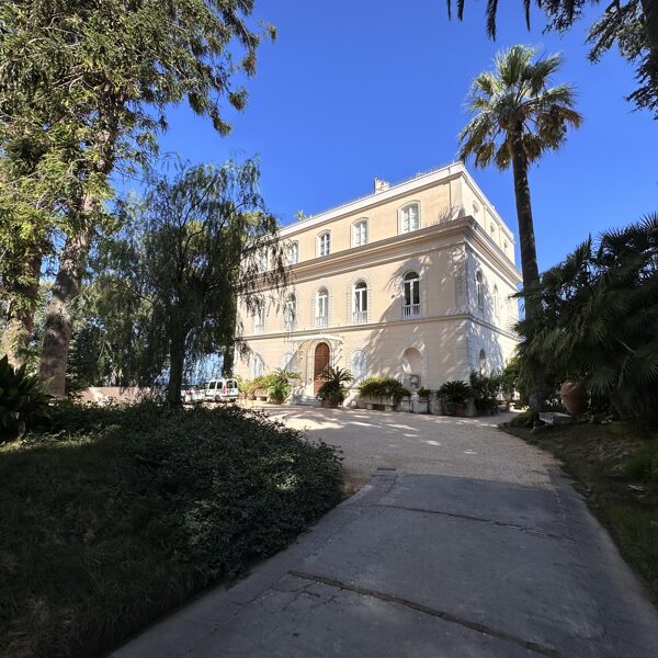 Grotto & Astor facade