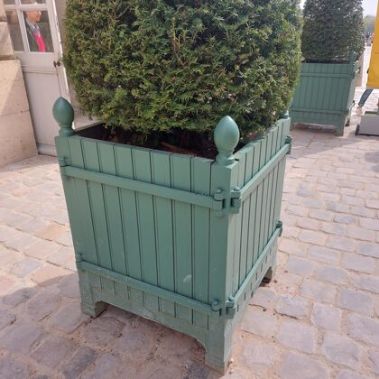 JARDINS DU ROI SOLEIL produces and markets the Château de Versailles orange-tree box, a pa