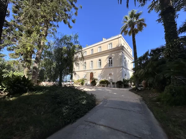 Grotto & Astor facade