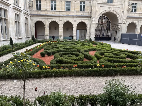 Musee Carnavalet jardin Paris